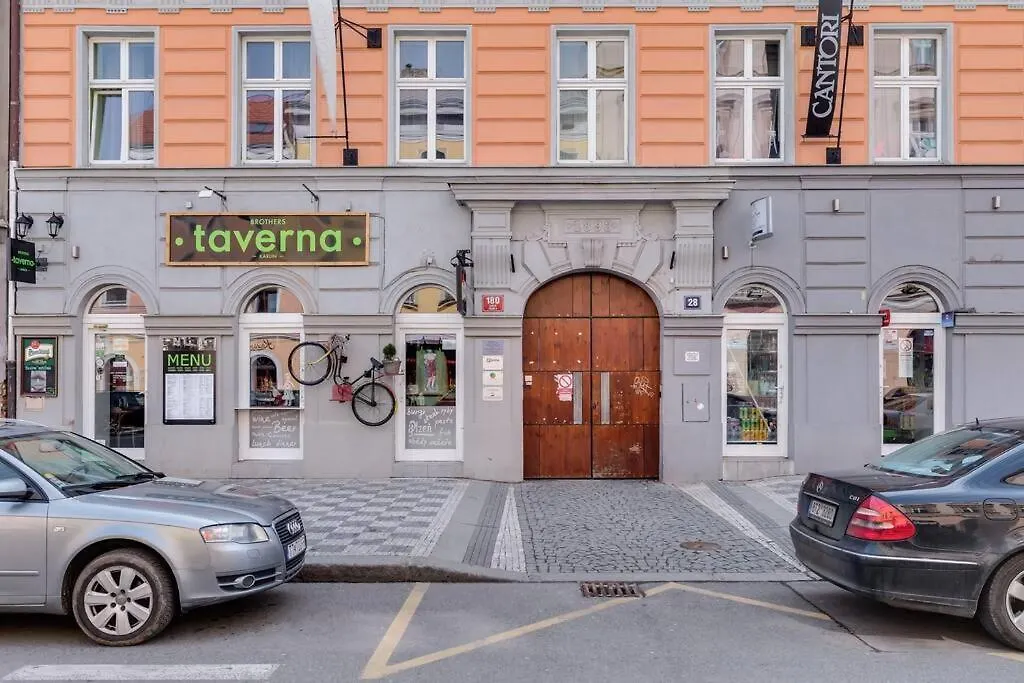 Deluxe Mansard Suite In Karlin Praga 0*,